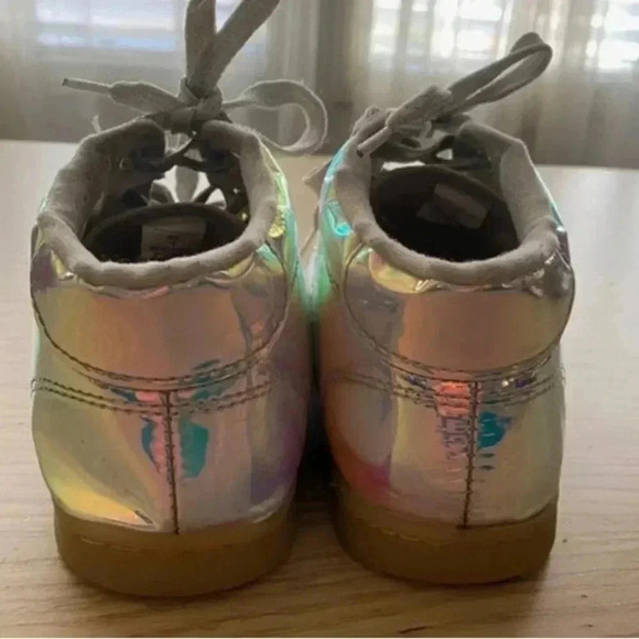 The Children's Place Holographic Hi Top Sneakers 5 - Picture 4 of 7